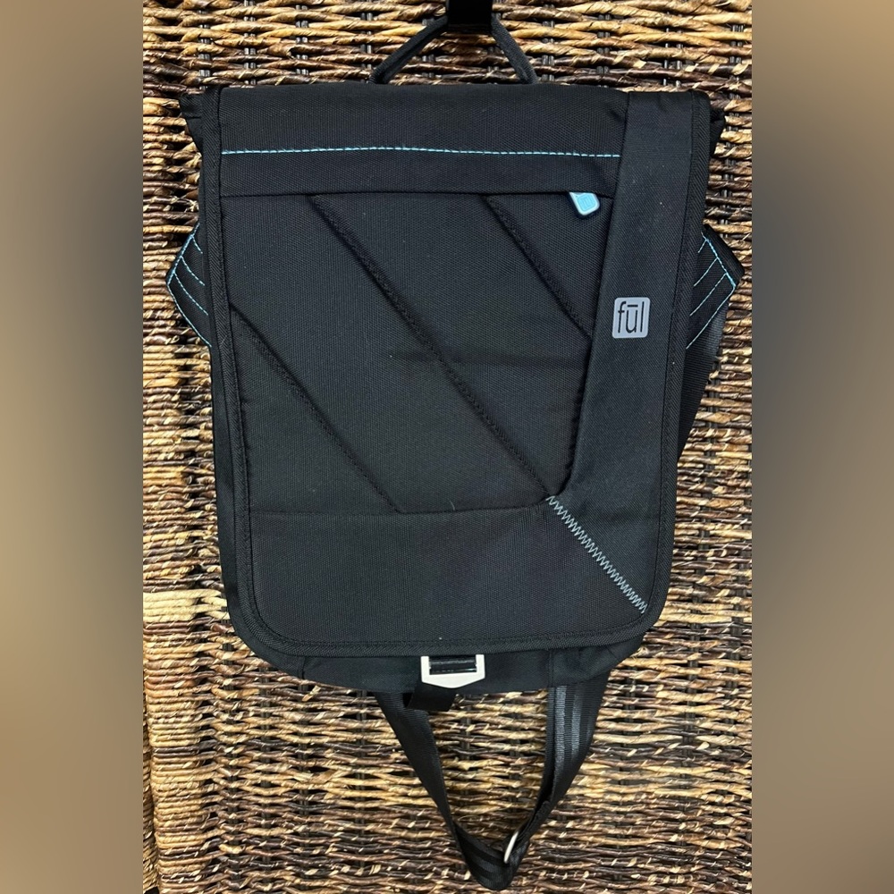 ful-‎ Tablet/Messenger bag- Blue/Black, Series 6100, Multiple compartments